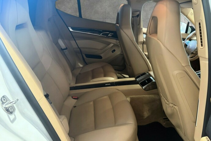 porsche-panamera-diesel-2012-big-26