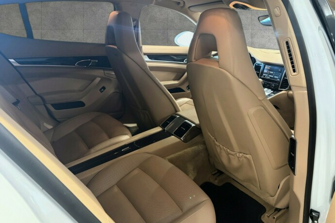 porsche-panamera-diesel-2012-big-27
