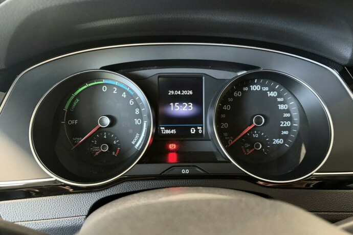 volkswagen-passat-elektrisitetbensin-2020-big-15