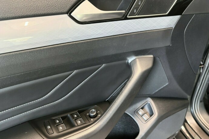 volkswagen-passat-elektrisitetbensin-2020-big-14