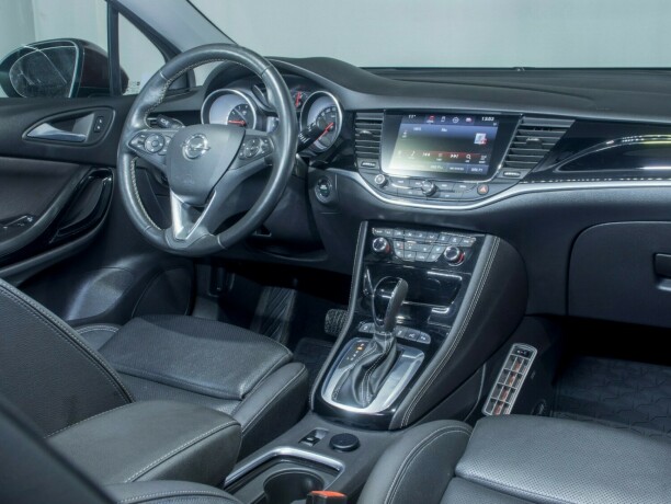 opel-astra-bensin-2018-big-16
