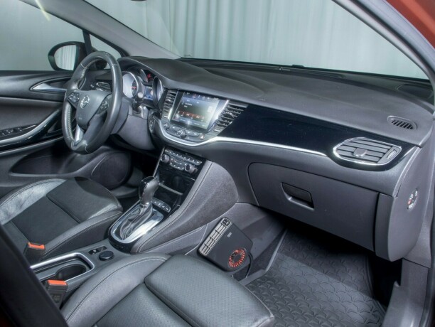 opel-astra-bensin-2018-big-45