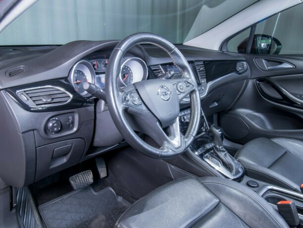 opel-astra-bensin-2018-big-39