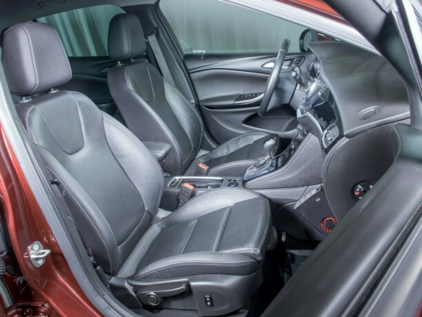 opel-astra-bensin-2018-big-47