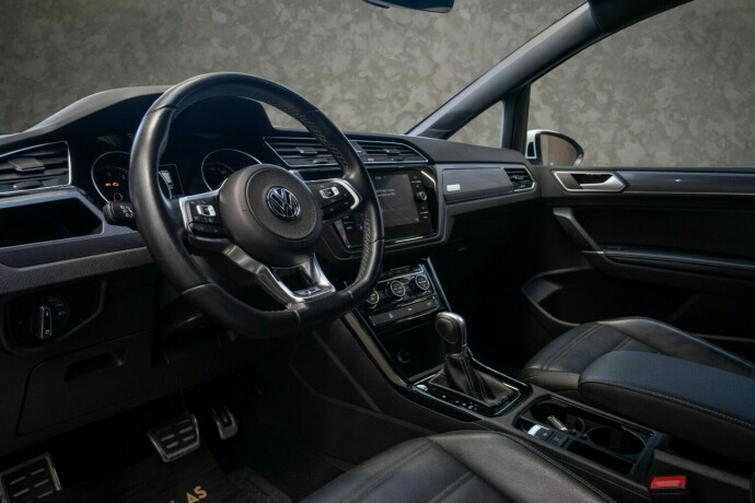 volkswagen-touran-bensin-2017-big-28