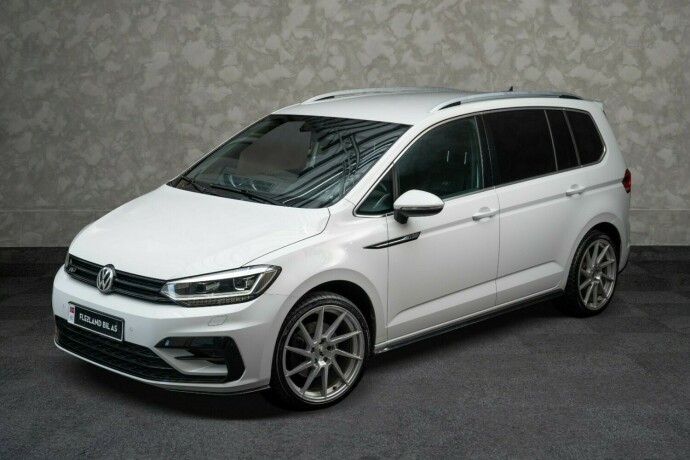 volkswagen-touran-bensin-2017-big-1