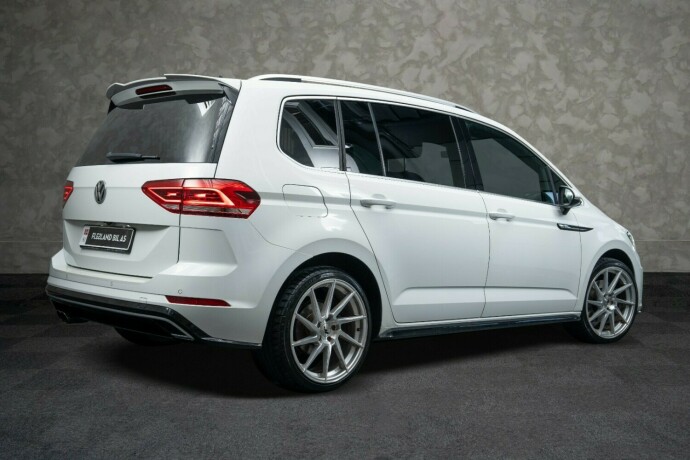 volkswagen-touran-bensin-2017-big-12