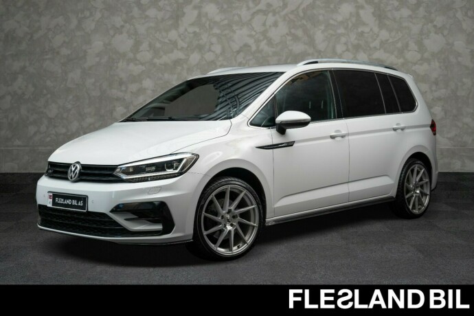 volkswagen-touran-bensin-2017-big-0