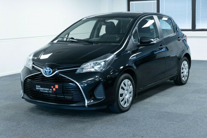 toyota-yaris-elektrisitetbensin-2014-big-0