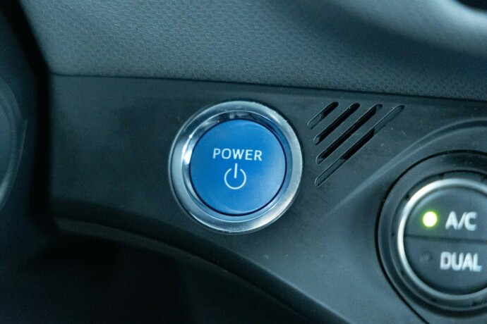 toyota-yaris-elektrisitetbensin-2014-big-16