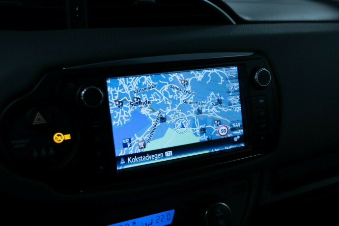 toyota-yaris-elektrisitetbensin-2014-big-14