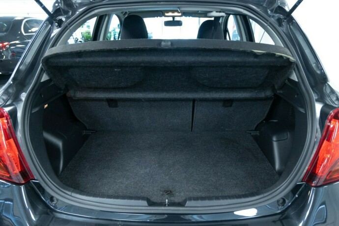 toyota-yaris-elektrisitetbensin-2014-big-7