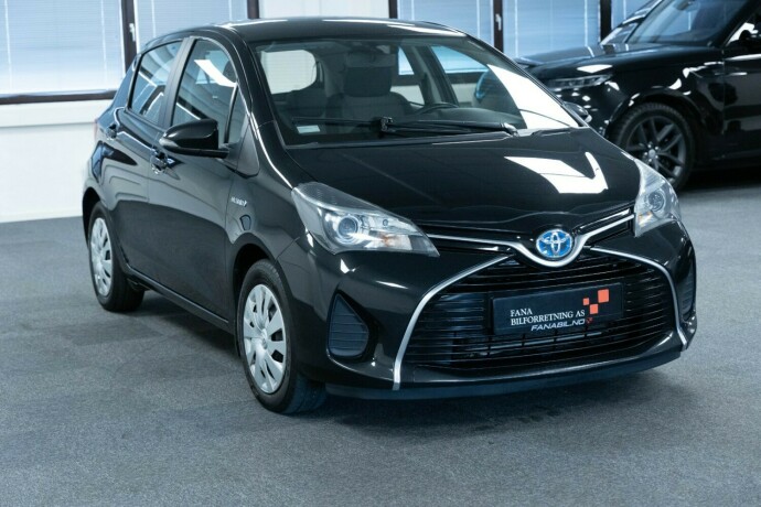 toyota-yaris-elektrisitetbensin-2014-big-3