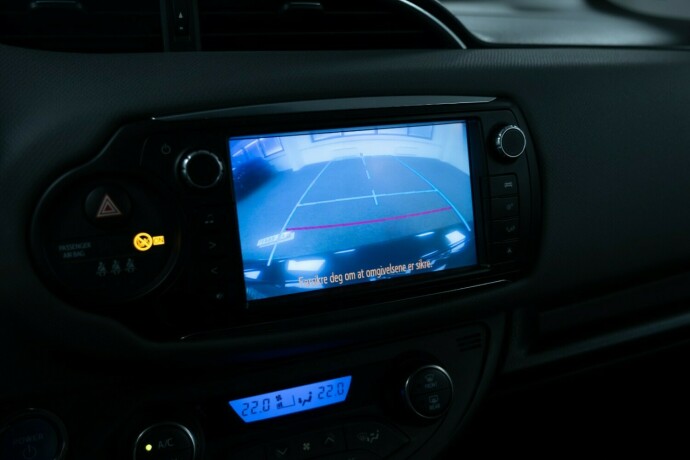 toyota-yaris-elektrisitetbensin-2014-big-13
