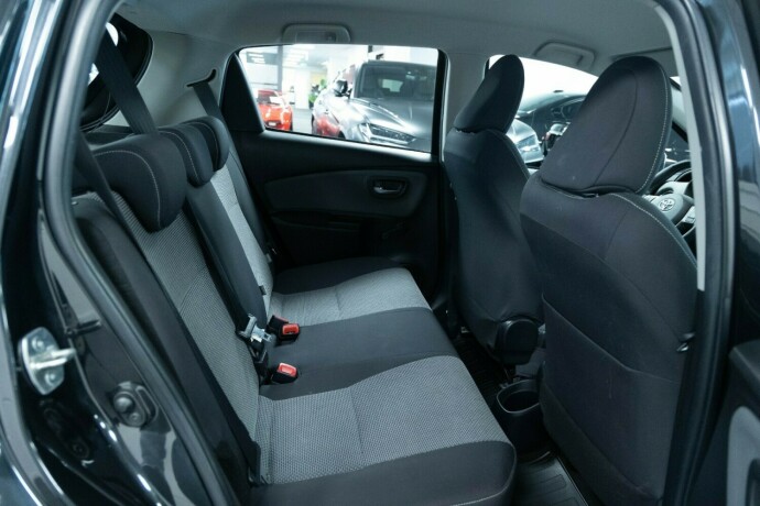 toyota-yaris-elektrisitetbensin-2014-big-8
