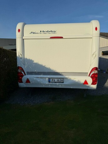 hobby-650-wfu-lav-seng-midt-p229-sittegruppe-bad-bak-perfekt-for-tur-eller-fast-meget-velholdt-2011-big-2