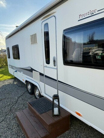 hobby-650-wfu-lav-seng-midt-p229-sittegruppe-bad-bak-perfekt-for-tur-eller-fast-meget-velholdt-2011-big-1