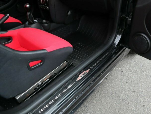 mini-cooper-bensin-2011-big-17