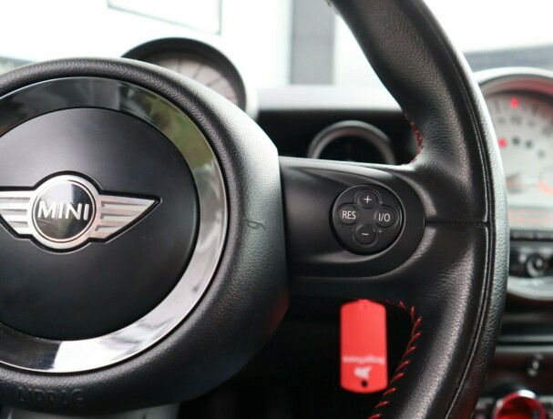 mini-cooper-bensin-2011-big-12
