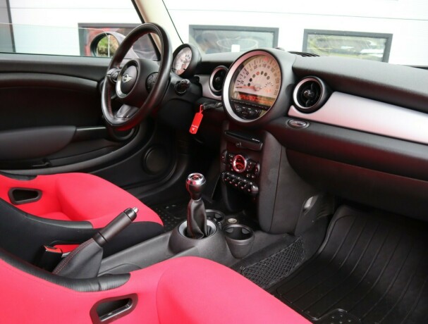 mini-cooper-bensin-2011-big-9