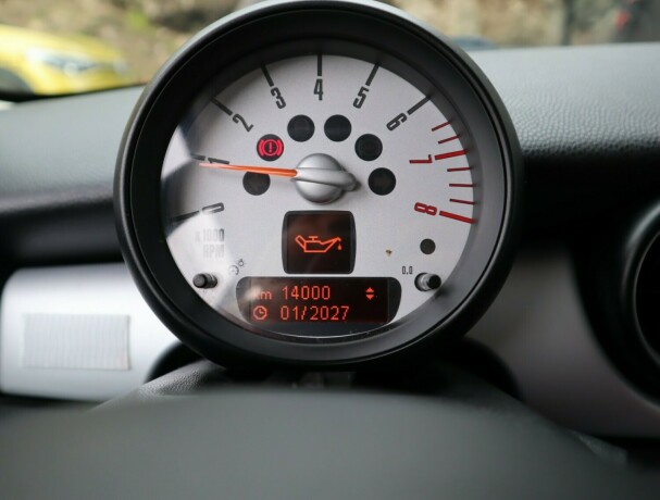 mini-cooper-bensin-2011-big-20