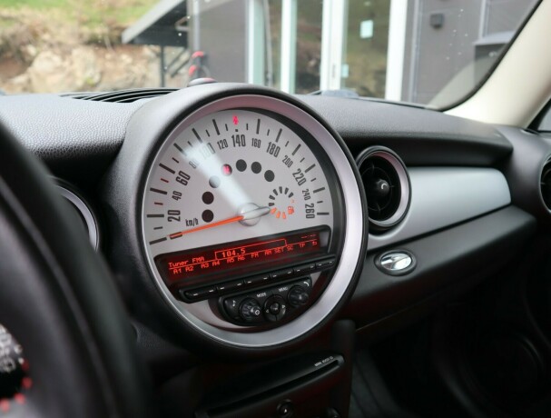 mini-cooper-bensin-2011-big-15