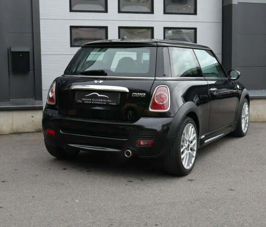 mini-cooper-bensin-2011-big-3