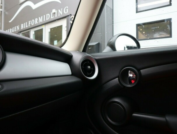 mini-cooper-bensin-2011-big-14