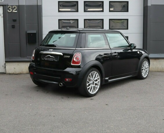 mini-cooper-bensin-2011-big-1
