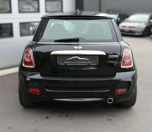 mini-cooper-bensin-2011-big-5