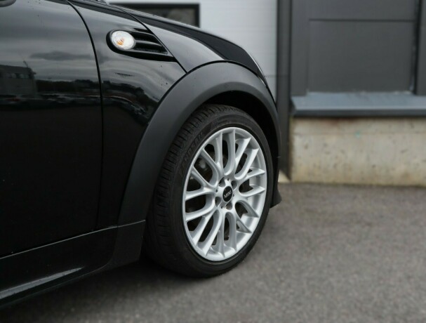 mini-cooper-bensin-2011-big-16