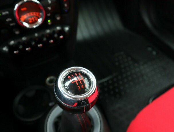 mini-cooper-bensin-2011-big-13