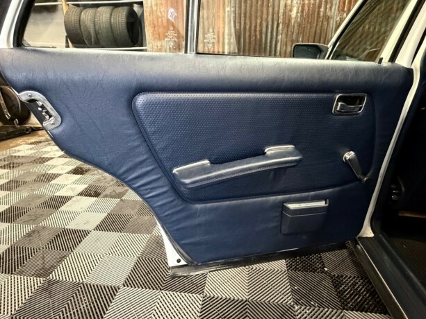 mercedes-benz-e-klasse-bensin-1981-big-36