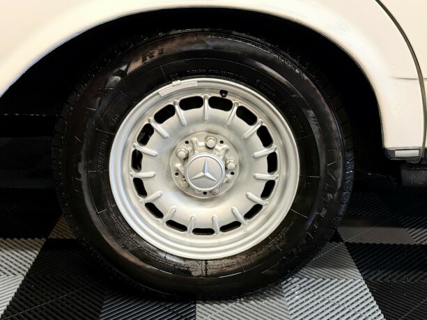 mercedes-benz-e-klasse-bensin-1981-big-5