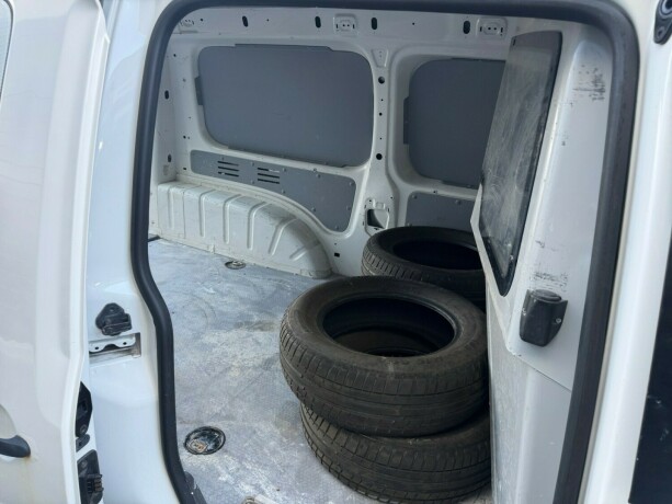volkswagen-caddy-diesel-2014-big-9