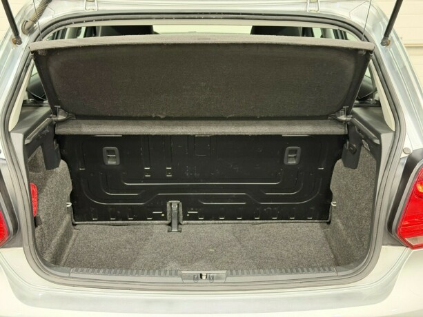 volkswagen-polo-bensin-2010-big-11