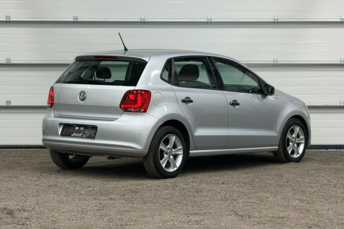 volkswagen-polo-bensin-2010-big-2