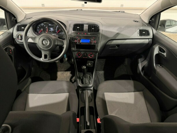 volkswagen-polo-bensin-2010-big-13