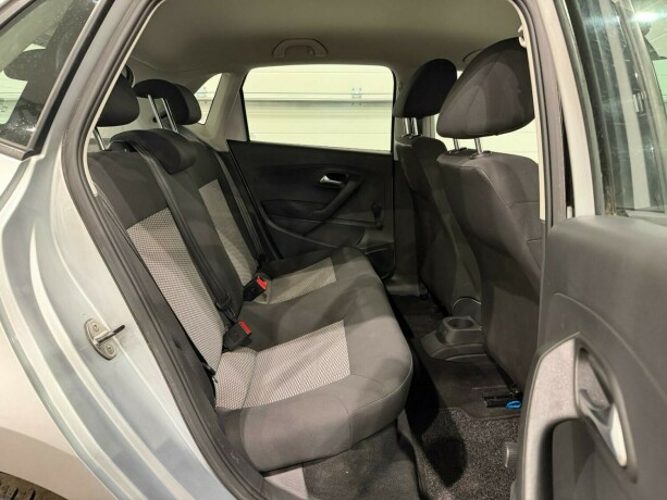 volkswagen-polo-bensin-2010-big-9