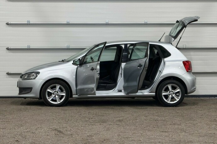 volkswagen-polo-bensin-2010-big-5