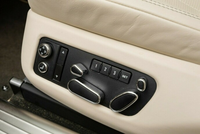 bentley-flying-spur-bensin-2014-big-37