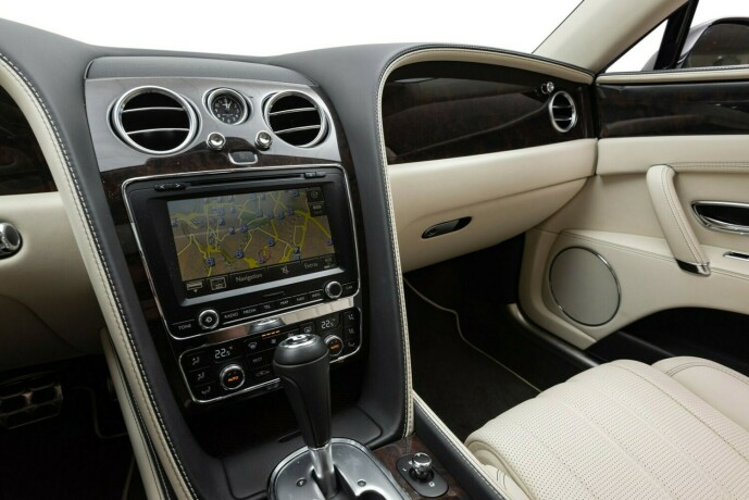 bentley-flying-spur-bensin-2014-big-9