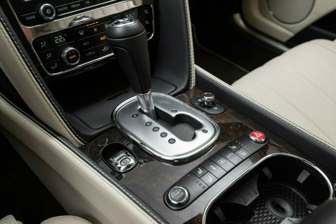 bentley-flying-spur-bensin-2014-big-14