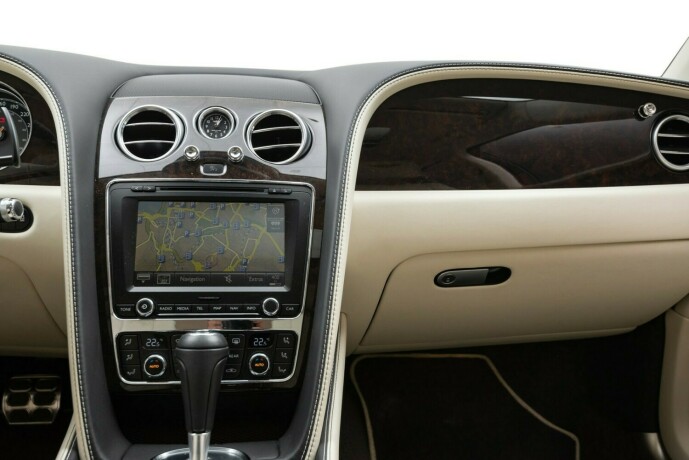 bentley-flying-spur-bensin-2014-big-31