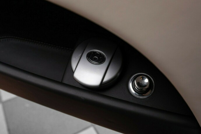 bentley-flying-spur-bensin-2014-big-44