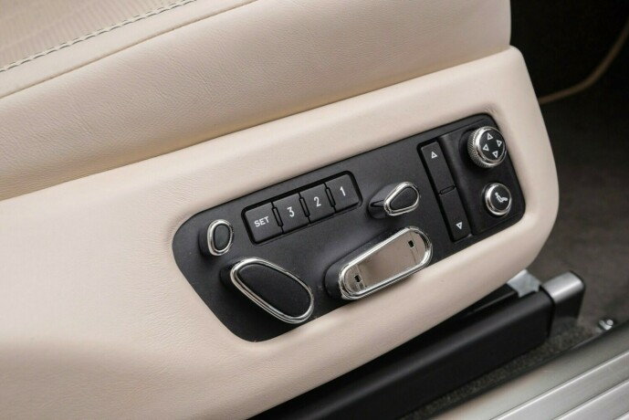 bentley-flying-spur-bensin-2014-big-38