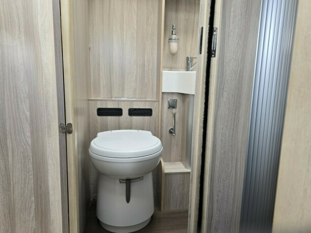 laika-ecovip-712-queensbed-senkeseng-alde-stort-kj248leskap-l-sittegruppe-diesel-2019-big-23