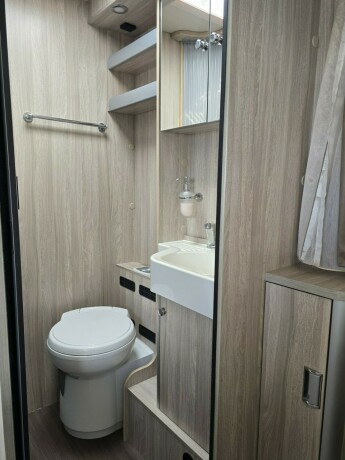 laika-ecovip-712-queensbed-senkeseng-alde-stort-kj248leskap-l-sittegruppe-diesel-2019-big-48