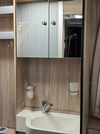 laika-ecovip-712-queensbed-senkeseng-alde-stort-kj248leskap-l-sittegruppe-diesel-2019-big-56