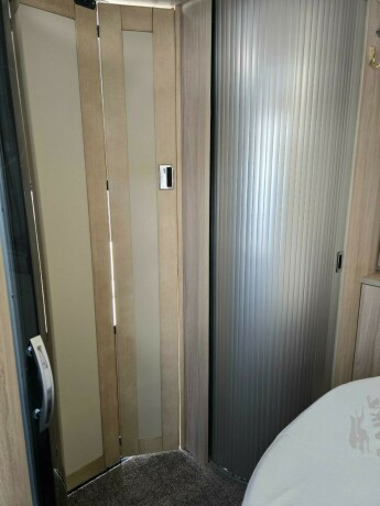 laika-ecovip-712-queensbed-senkeseng-alde-stort-kj248leskap-l-sittegruppe-diesel-2019-big-61